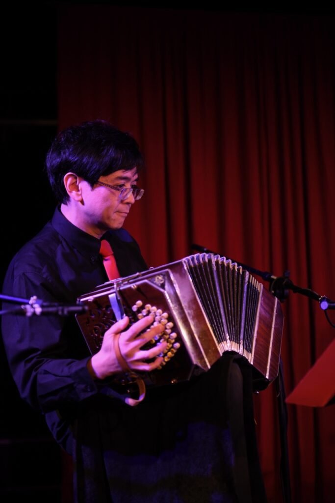 Algy Wu am Bandoneon – Puro Tango