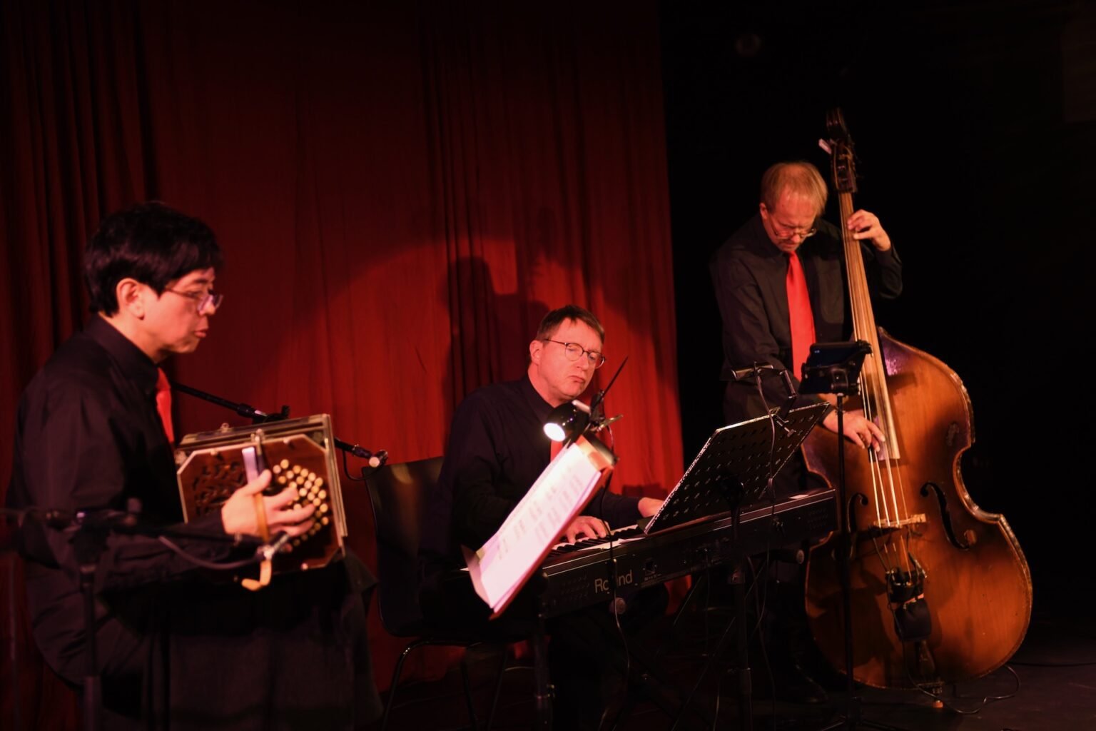 Puro Tango live: Algy Wu (Bandoneon), Rainer Armbrust (Klavier) & Jörg Heß (Kontrabass)