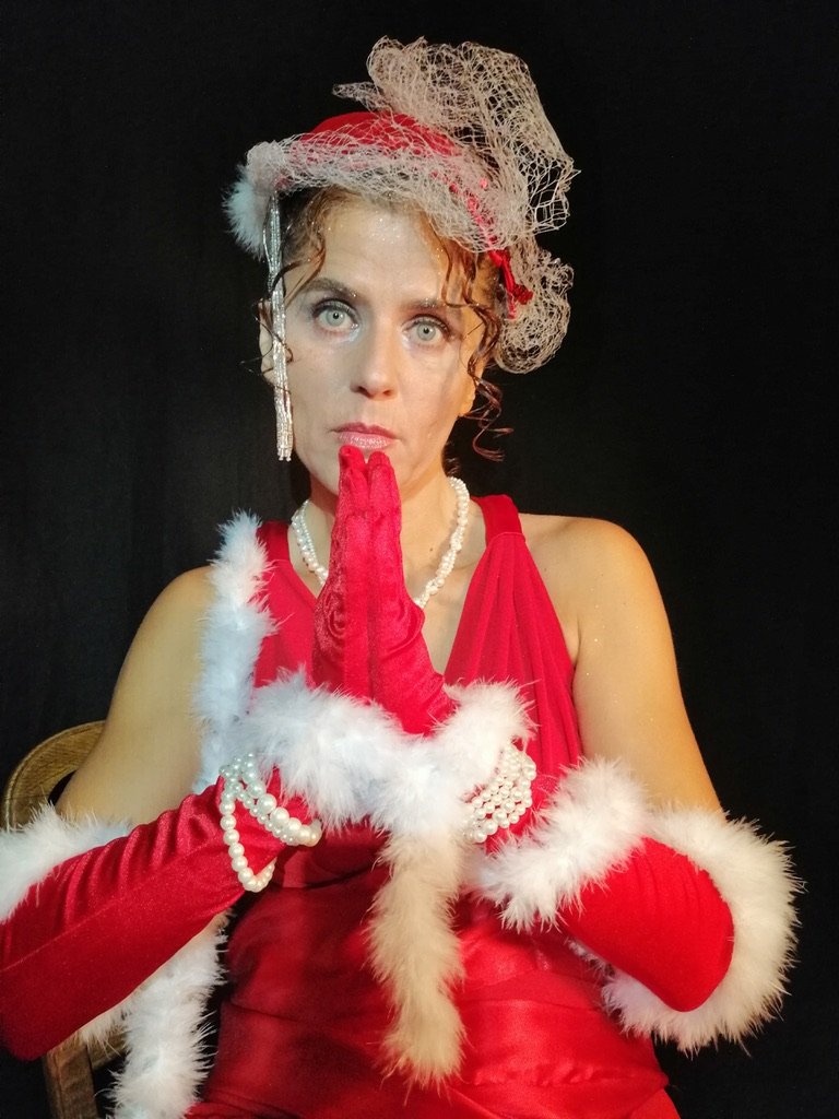Clementina Culzoni als Weihnachtsfrau – Weihnachtsfeier mit Puro Tango in München